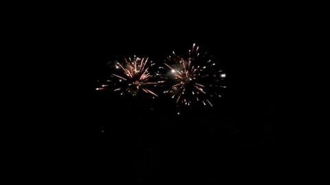 烟火素材 - 烟花 /  闪闪发光 /  夜晚 /  烟火 /  火花四溅 /  爆炸 /  庆典 /  事件 /  颜色 /  天空