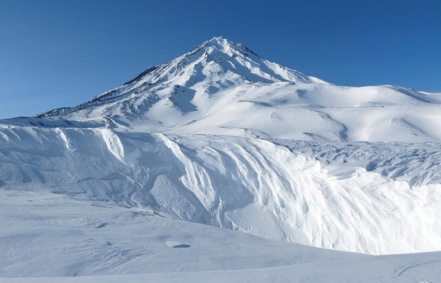 雪山素材 - 科里亚克火山 /  堪察加半岛 /  冬天 /  雪山 /  雪 /  自然 /  景观 /  寒冷的 /  雪波 /  雪花图案